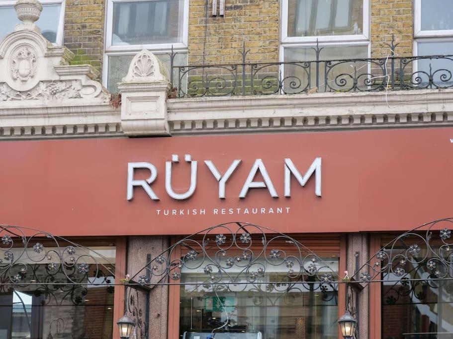 Modern One Bedroom Flat In The Heart Of * Londen